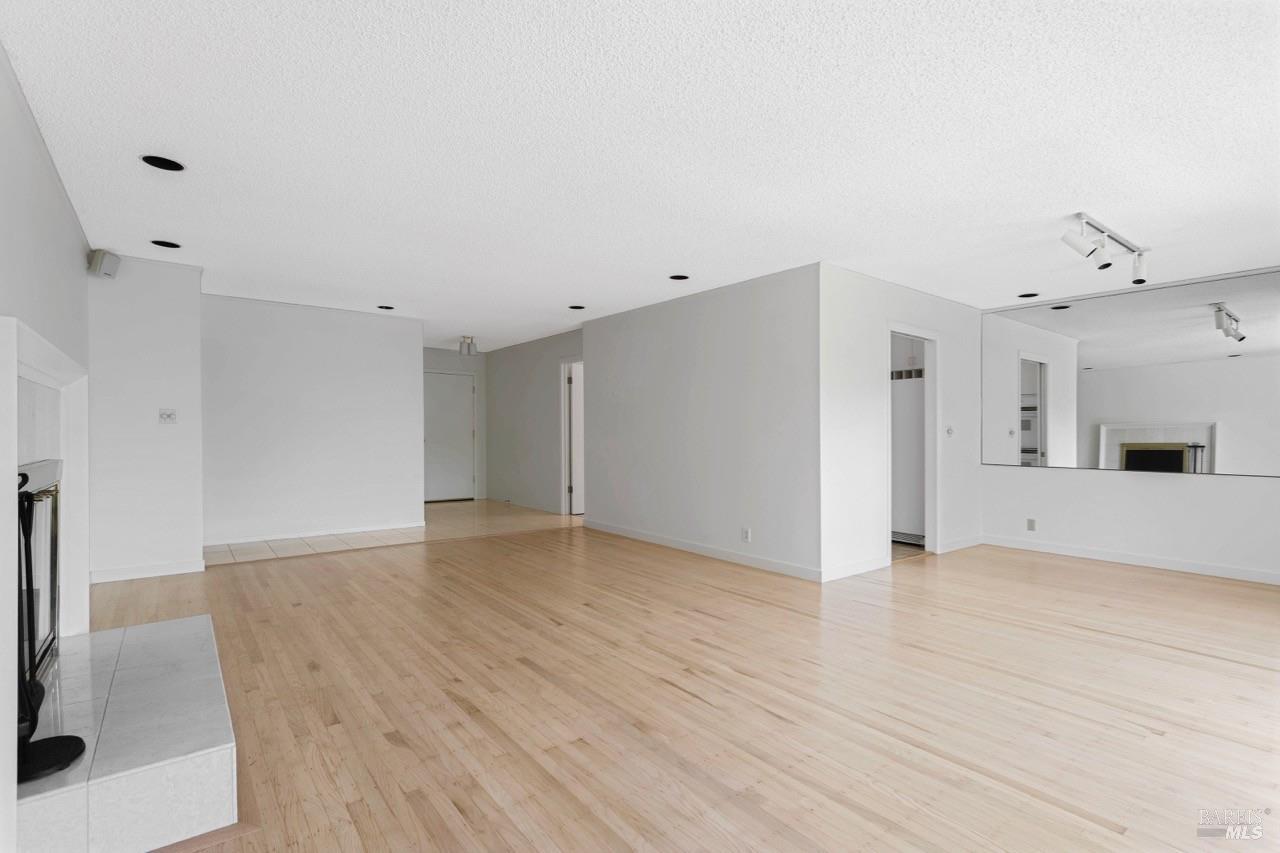 Detail Gallery Image 8 of 22 For 160 Whittier Ave, San Rafael,  CA 94903 - 4 Beds | 2 Baths