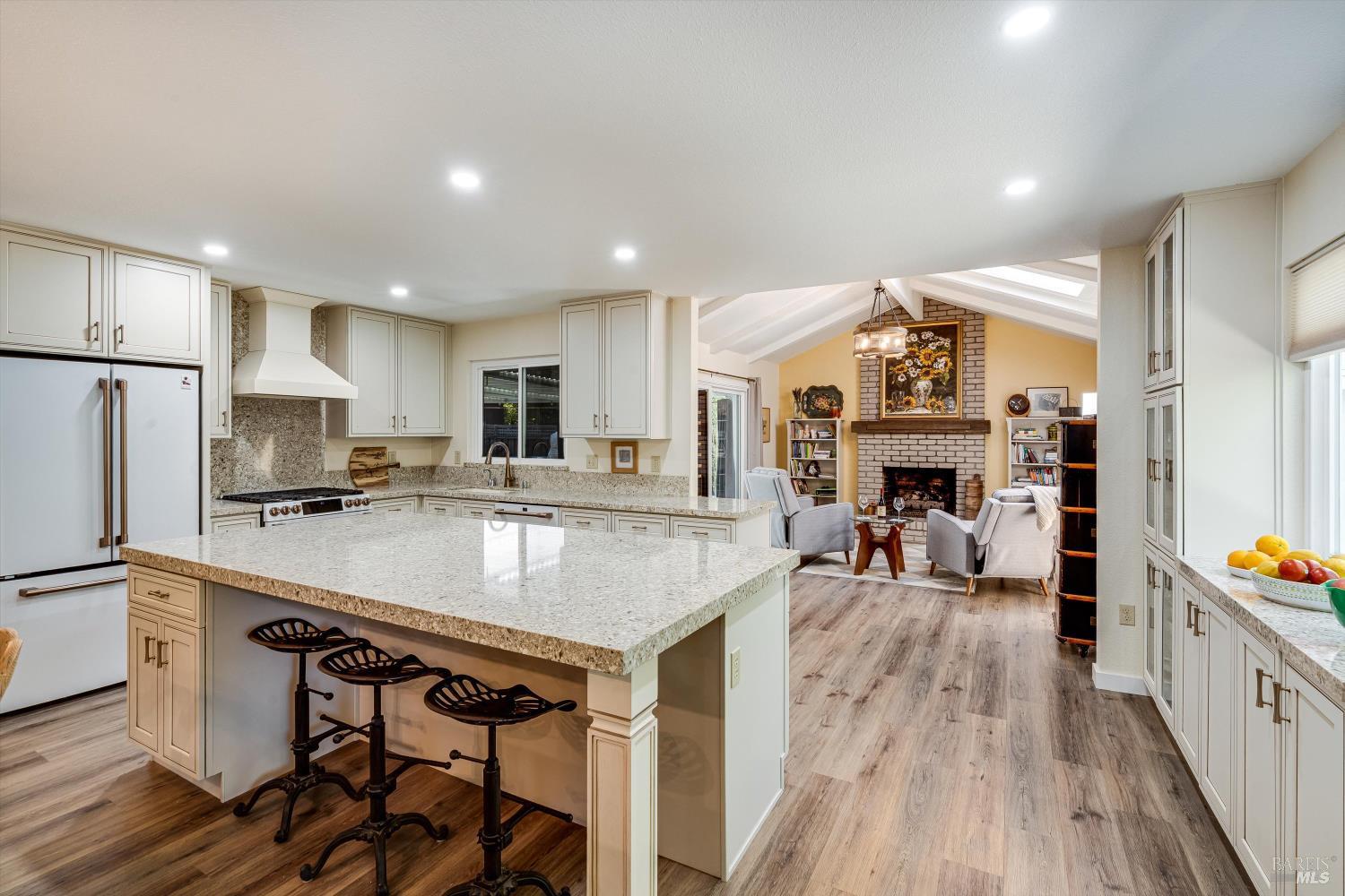 Detail Gallery Image 11 of 32 For 113 Sherwood Dr, Santa Rosa,  CA 95405 - 4 Beds | 2 Baths