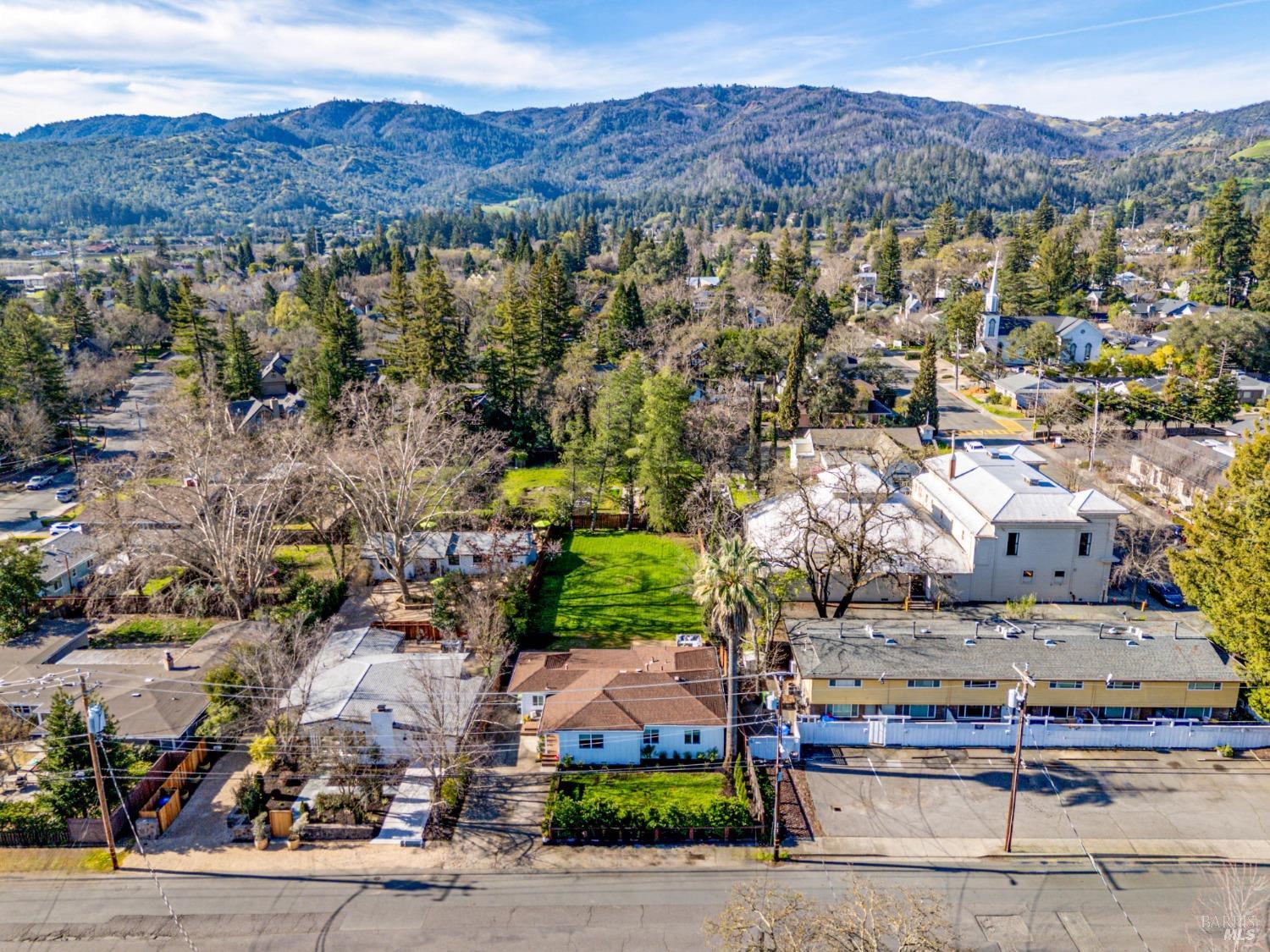 Detail Gallery Image 1 of 27 For 1133 Oak Ave, Saint Helena,  CA 94574 - 3 Beds | 2 Baths