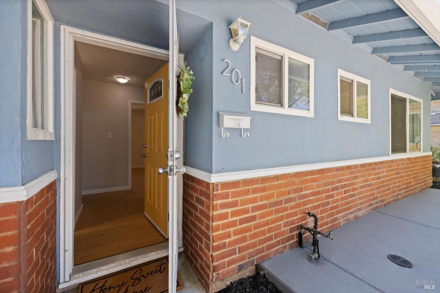 Detail Gallery Image 6 of 61 For 201 Ironwood St, Vacaville,  CA 95688 - 3 Beds | 1/1 Baths