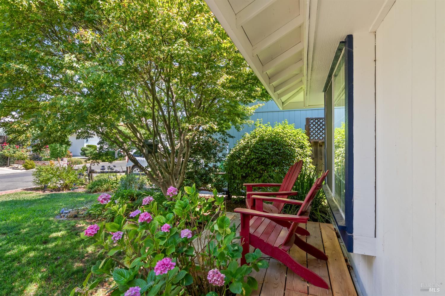 Detail Gallery Image 8 of 42 For 842 Country Meadow Ln, Sonoma,  CA 95476 - 3 Beds | 2 Baths