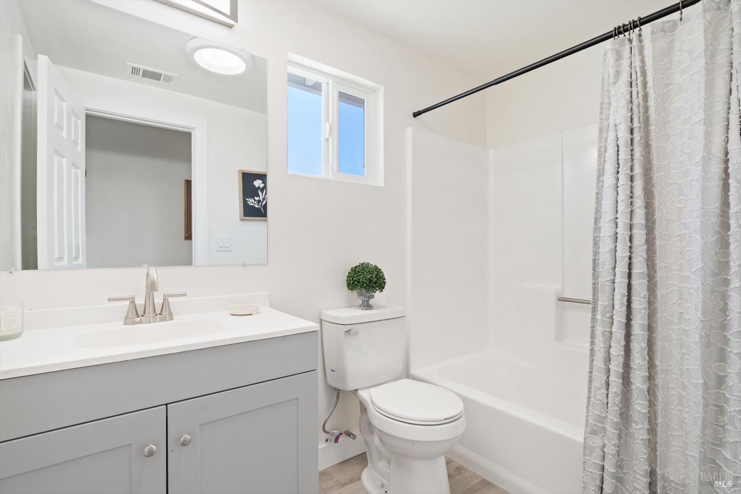 Detail Gallery Image 22 of 28 For 1055 S Wright Rd, Santa Rosa,  CA 95407 - 7 Beds | 3/1 Baths