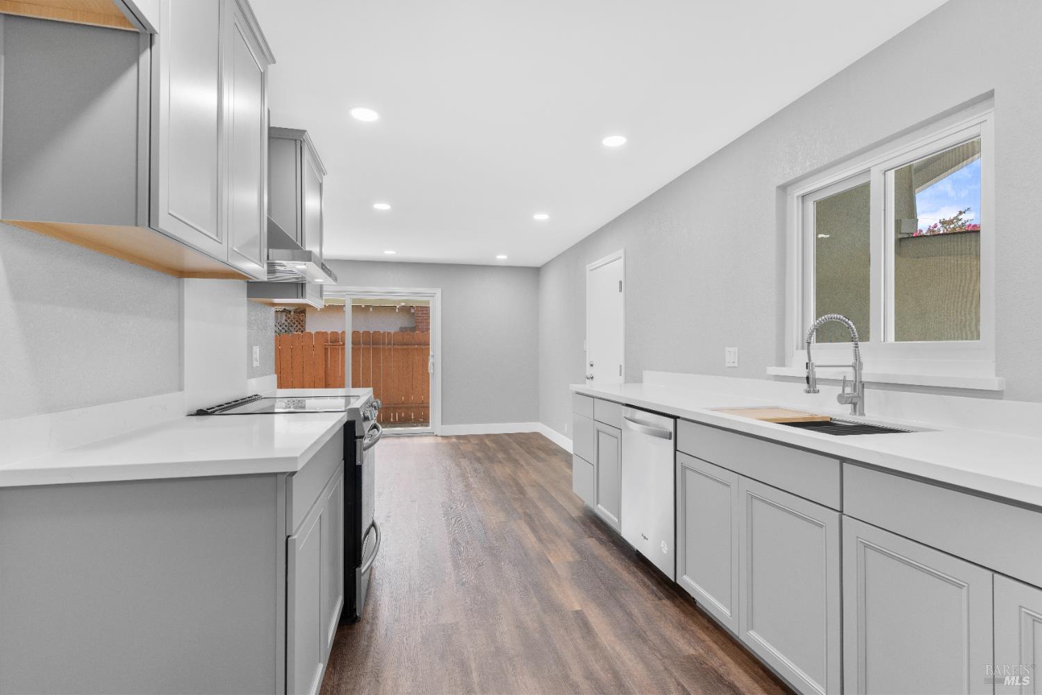Detail Gallery Image 9 of 41 For 413 Acacia St, Fairfield,  CA 94533 - 3 Beds | 2 Baths