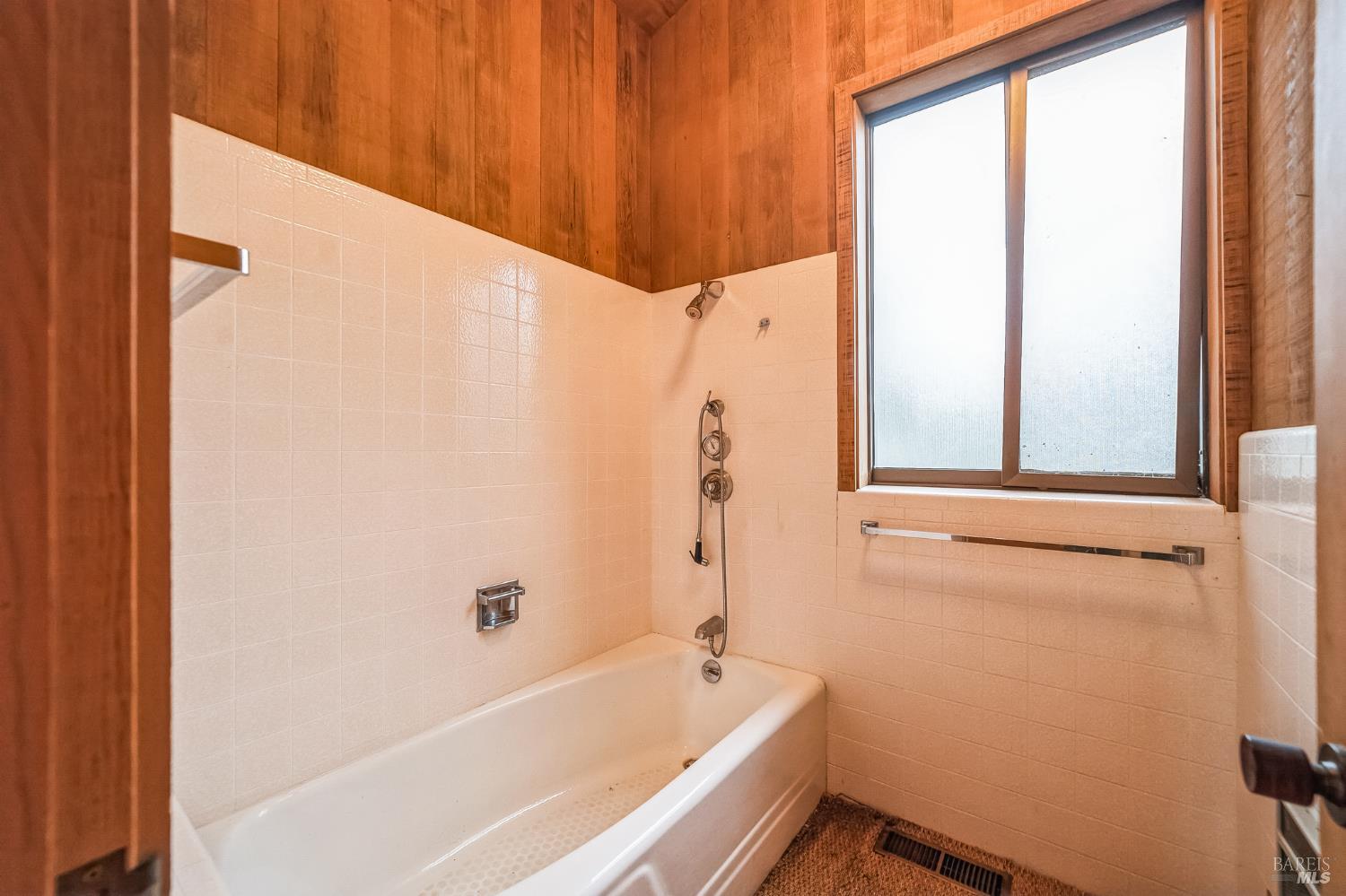 Detail Gallery Image 36 of 52 For 2000 Whitehall Ln, Saint Helena,  CA 94574 - 1 Beds | 2 Baths