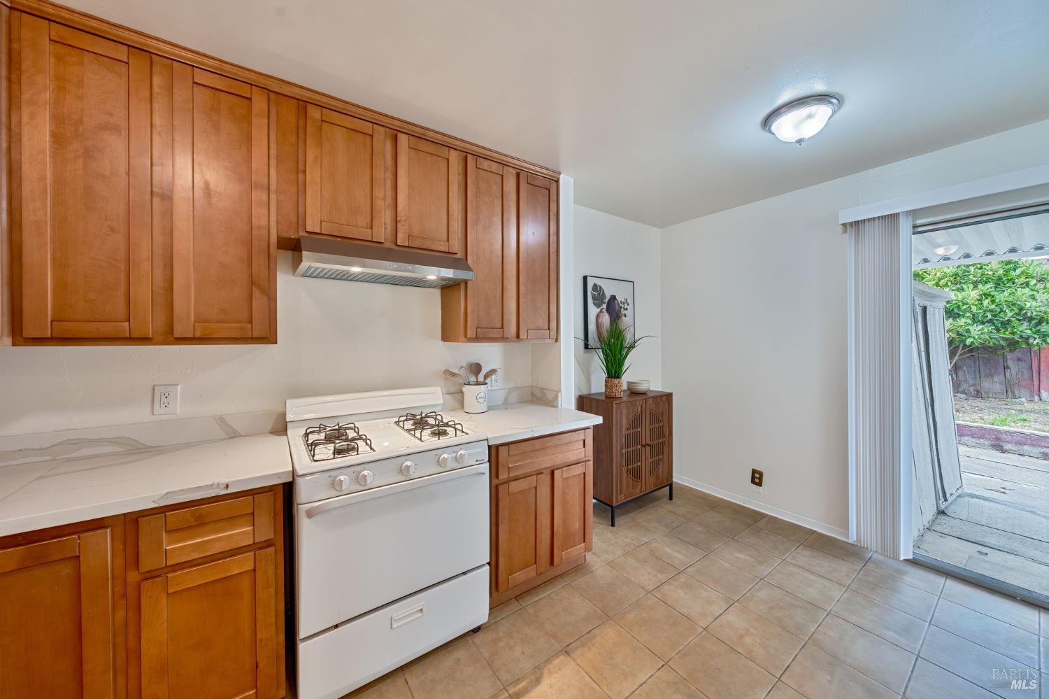 Detail Gallery Image 13 of 32 For 140 Boggs Ct, Vallejo,  CA 94589 - 2 Beds | 2 Baths