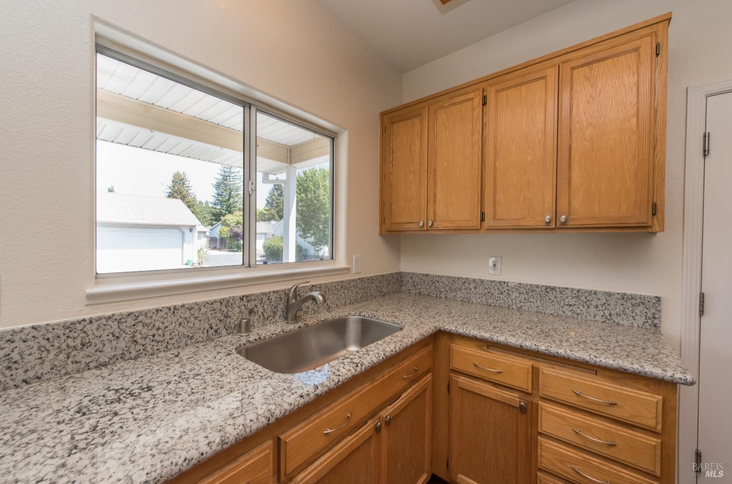 Detail Gallery Image 15 of 31 For 1747 Eardley Ave, Santa Rosa,  CA 95401 - 2 Beds | 2 Baths