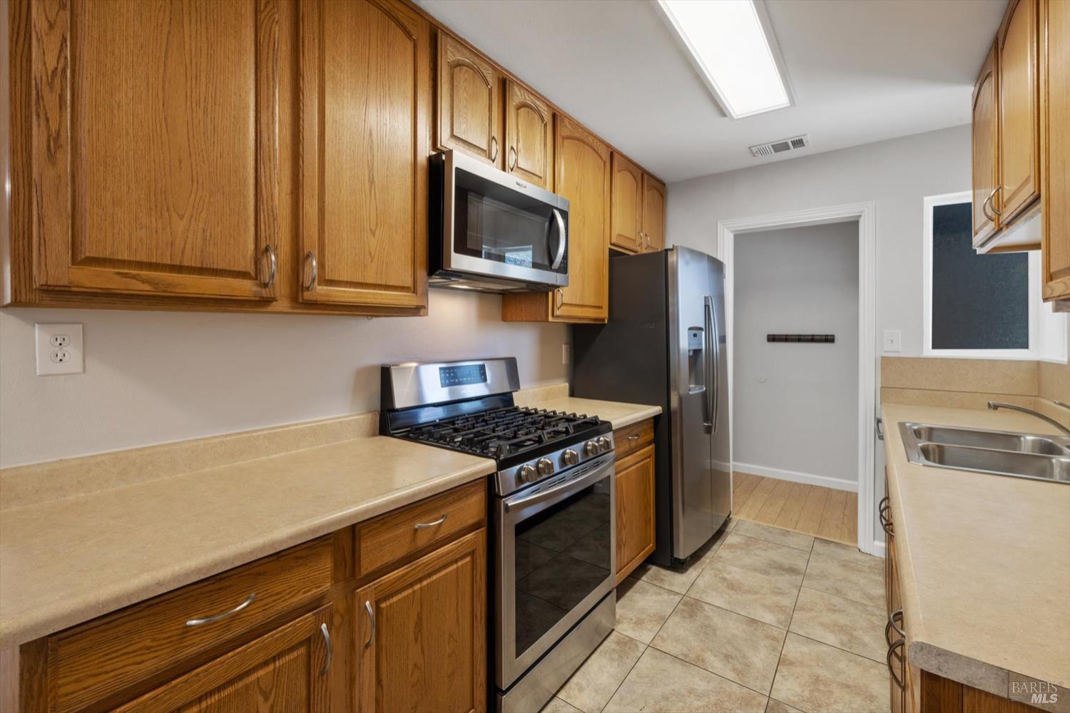 Detail Gallery Image 11 of 61 For 201 Ironwood St, Vacaville,  CA 95688 - 3 Beds | 1/1 Baths