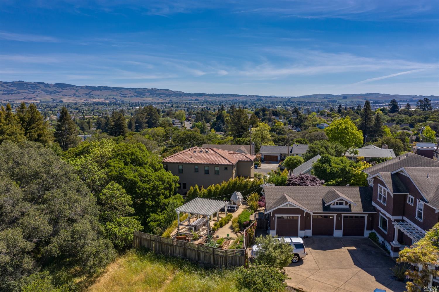 Detail Gallery Image 10 of 11 For 513 Larch Dr, Petaluma,  CA 94952 - – Beds | – Baths