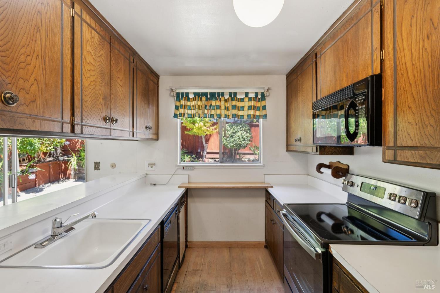 Detail Gallery Image 23 of 52 For 352 Shoreline Hwy, Mill Valley,  CA 94941 - 3 Beds | 2/1 Baths