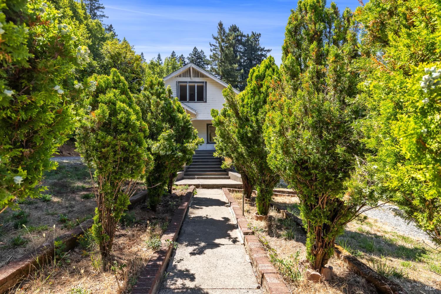 Detail Gallery Image 5 of 55 For 1194 Felta Rd, Healdsburg,  CA 95448 - 4 Beds | 3 Baths