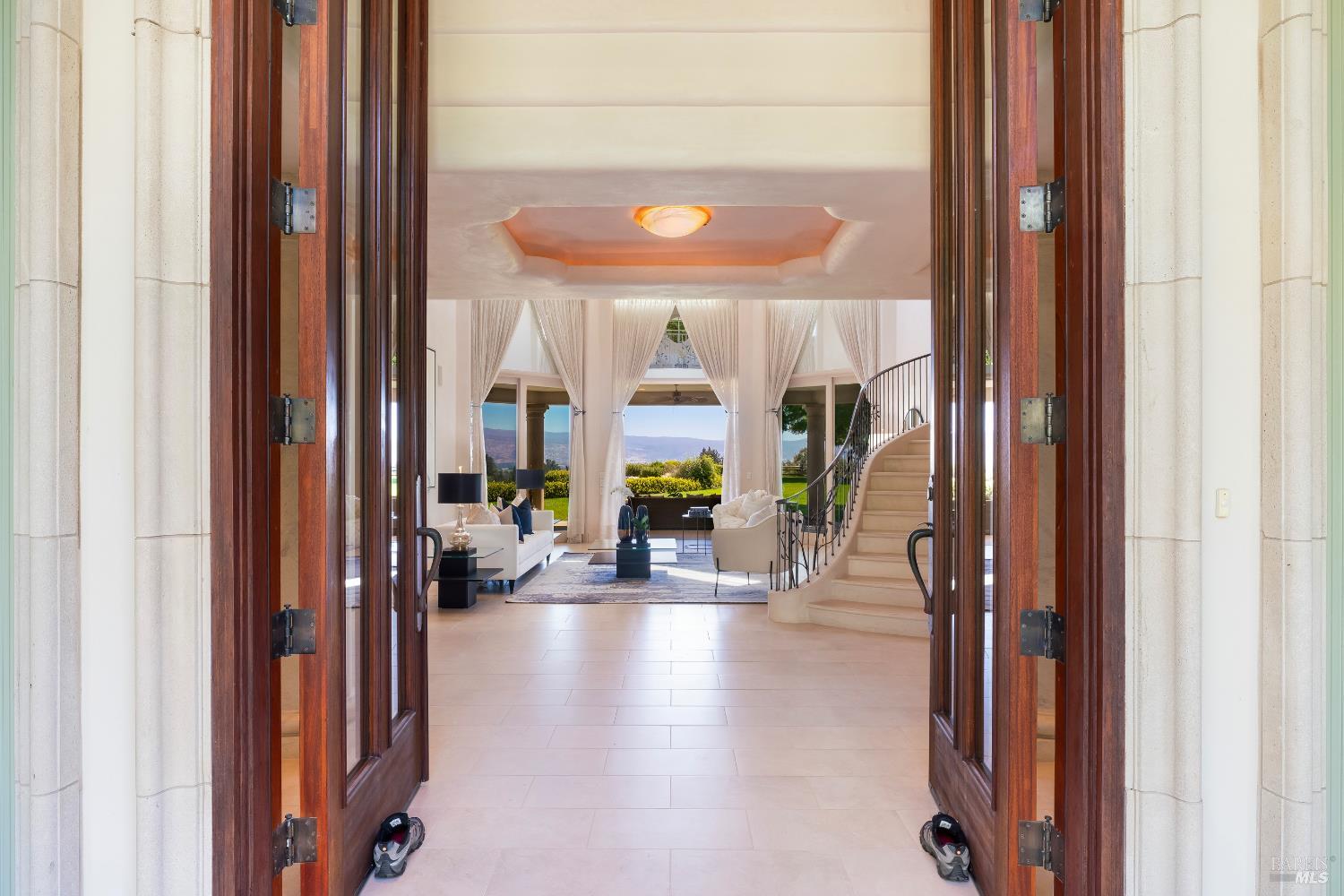 Detail Gallery Image 16 of 51 For 3211 Dry Creek Rd, Napa,  CA 94558 - 5 Beds | 5/3 Baths