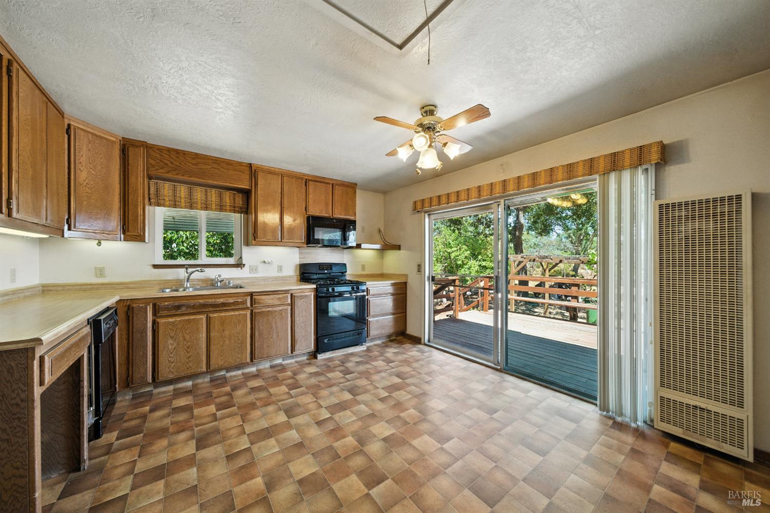 Detail Gallery Image 23 of 48 For 5295 N Hwy 116 Unkn, Sebastopol,  CA 95472 - 3 Beds | 2 Baths
