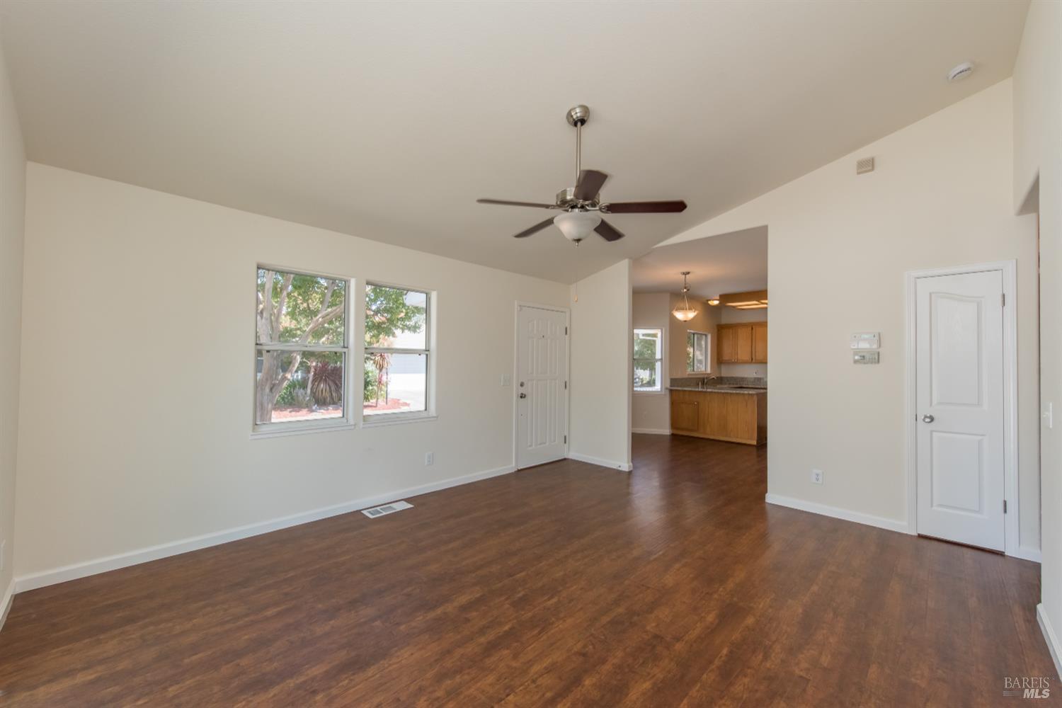 Detail Gallery Image 7 of 31 For 1747 Eardley Ave, Santa Rosa,  CA 95401 - 2 Beds | 2 Baths