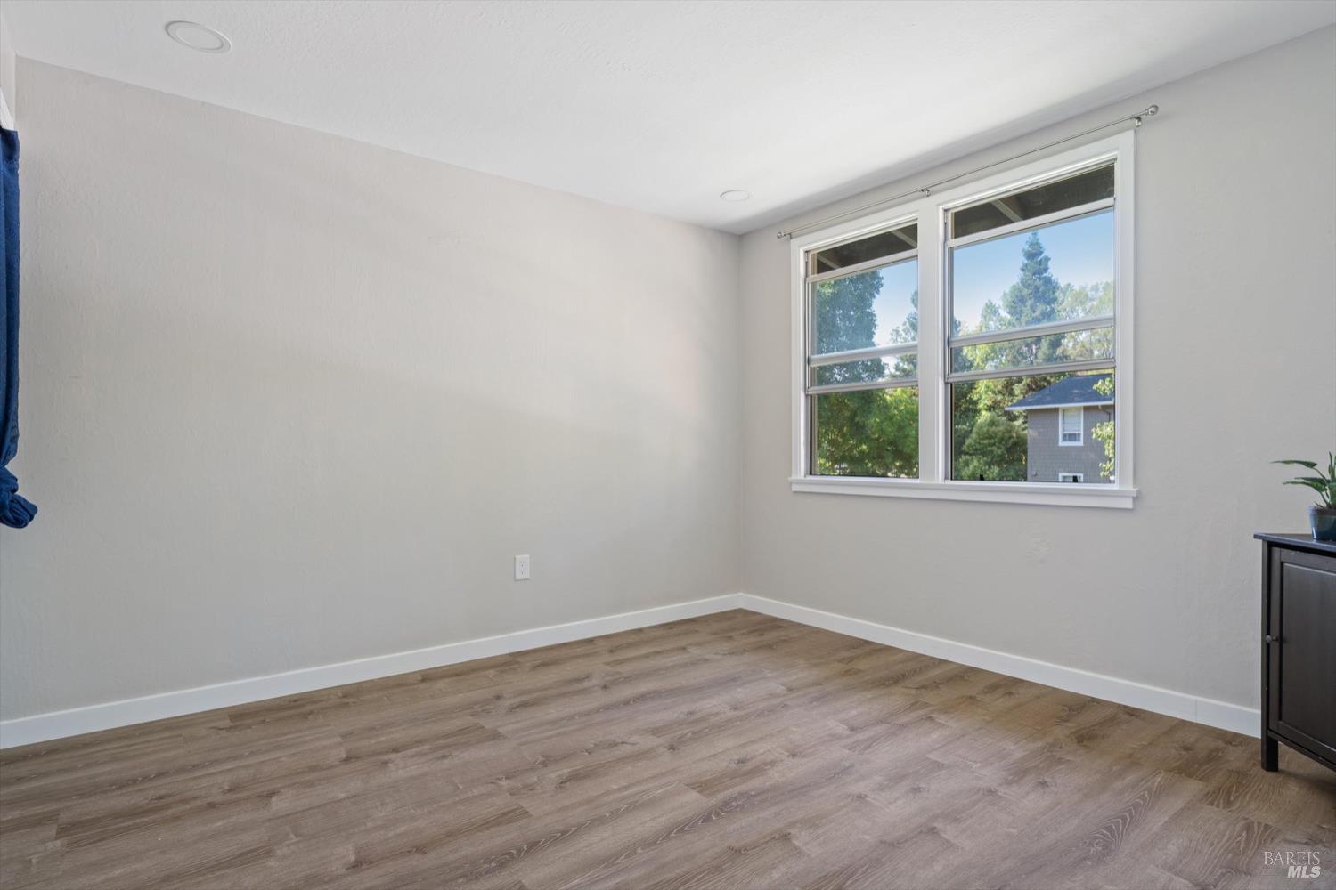 Detail Gallery Image 7 of 14 For 28 Lovejoy Way, Novato,  CA 94949 - 3 Beds | 1 Baths