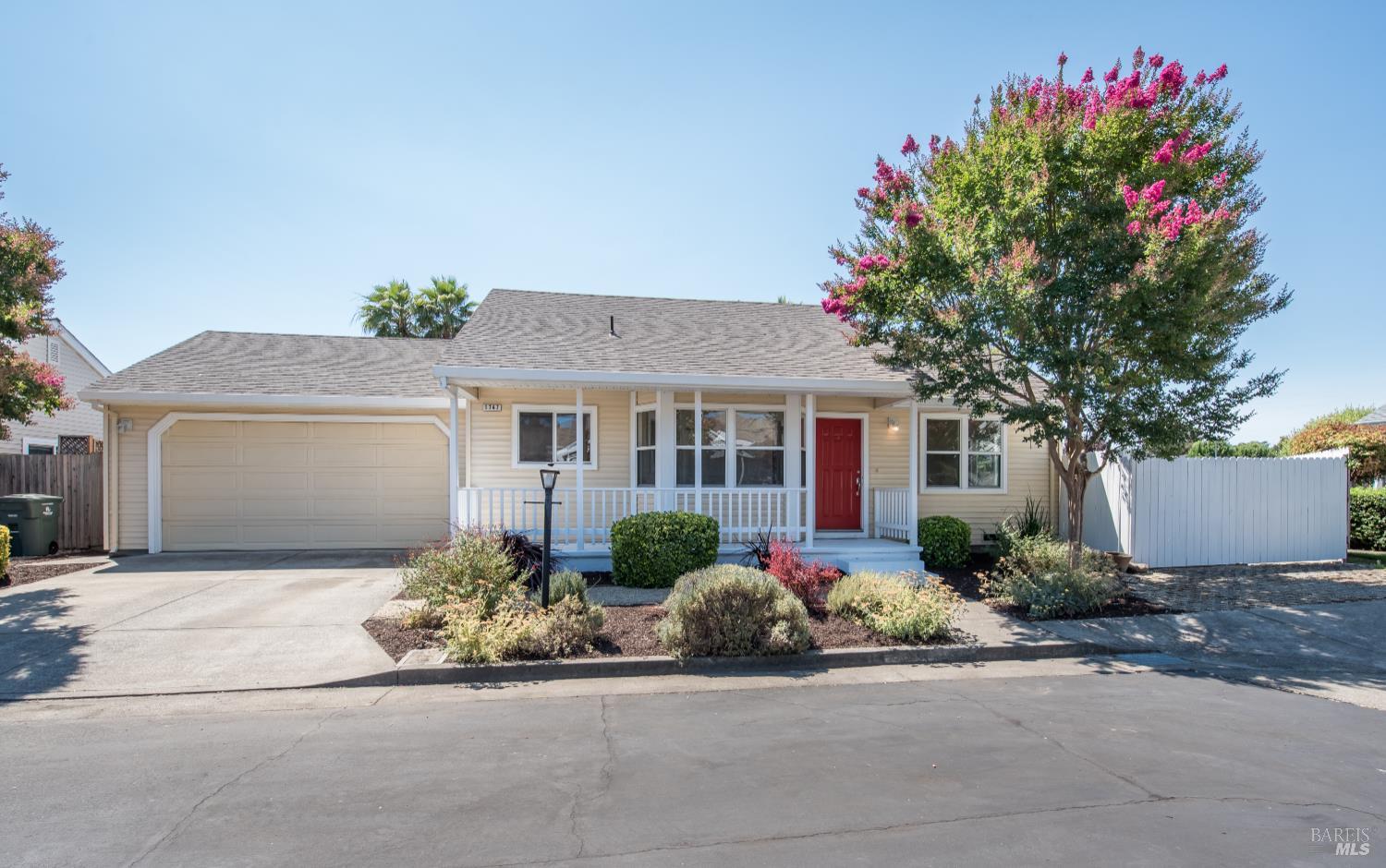 Detail Gallery Image 3 of 31 For 1747 Eardley Ave, Santa Rosa,  CA 95401 - 2 Beds | 2 Baths