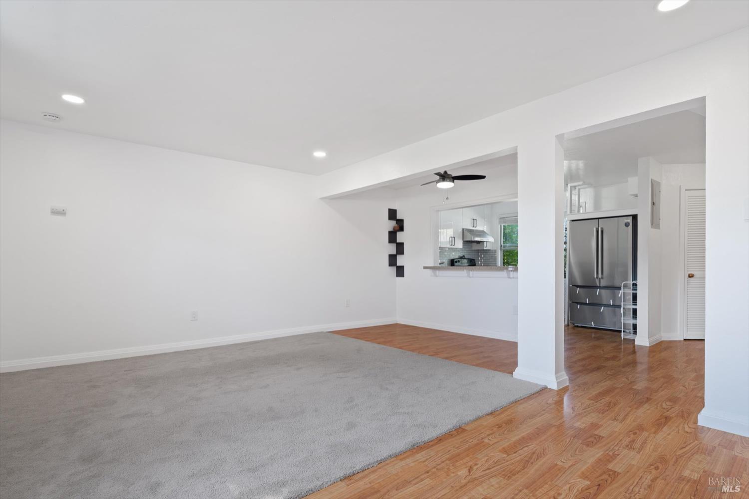 Detail Gallery Image 6 of 14 For 28 Lovejoy Way, Novato,  CA 94949 - 3 Beds | 1 Baths