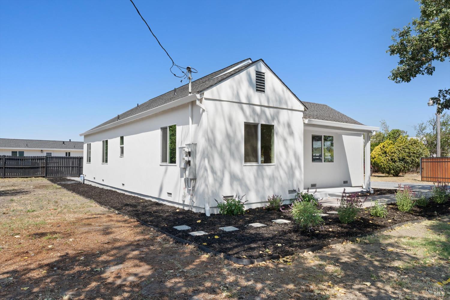 Detail Gallery Image 1 of 28 For 1055 S Wright Rd, Santa Rosa,  CA 95407 - 7 Beds | 3/1 Baths