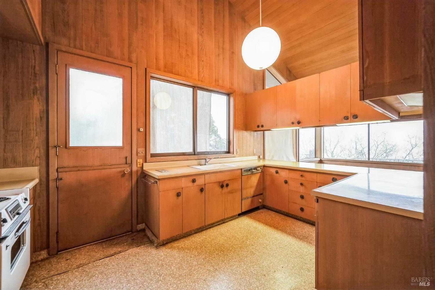 Detail Gallery Image 23 of 52 For 2000 Whitehall Ln, Saint Helena,  CA 94574 - 1 Beds | 2 Baths