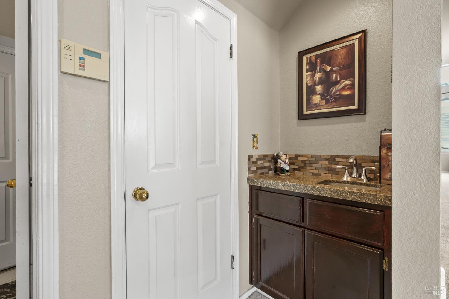 Detail Gallery Image 12 of 24 For 410 Newcastle Ct, Vallejo,  CA 94591 - 4 Beds | 2/1 Baths
