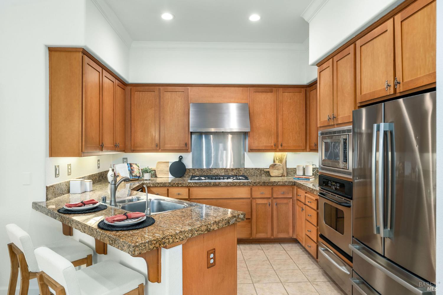 Detail Gallery Image 8 of 27 For 900 Donner Ave, Sonoma,  CA 95476 - 3 Beds | 2 Baths