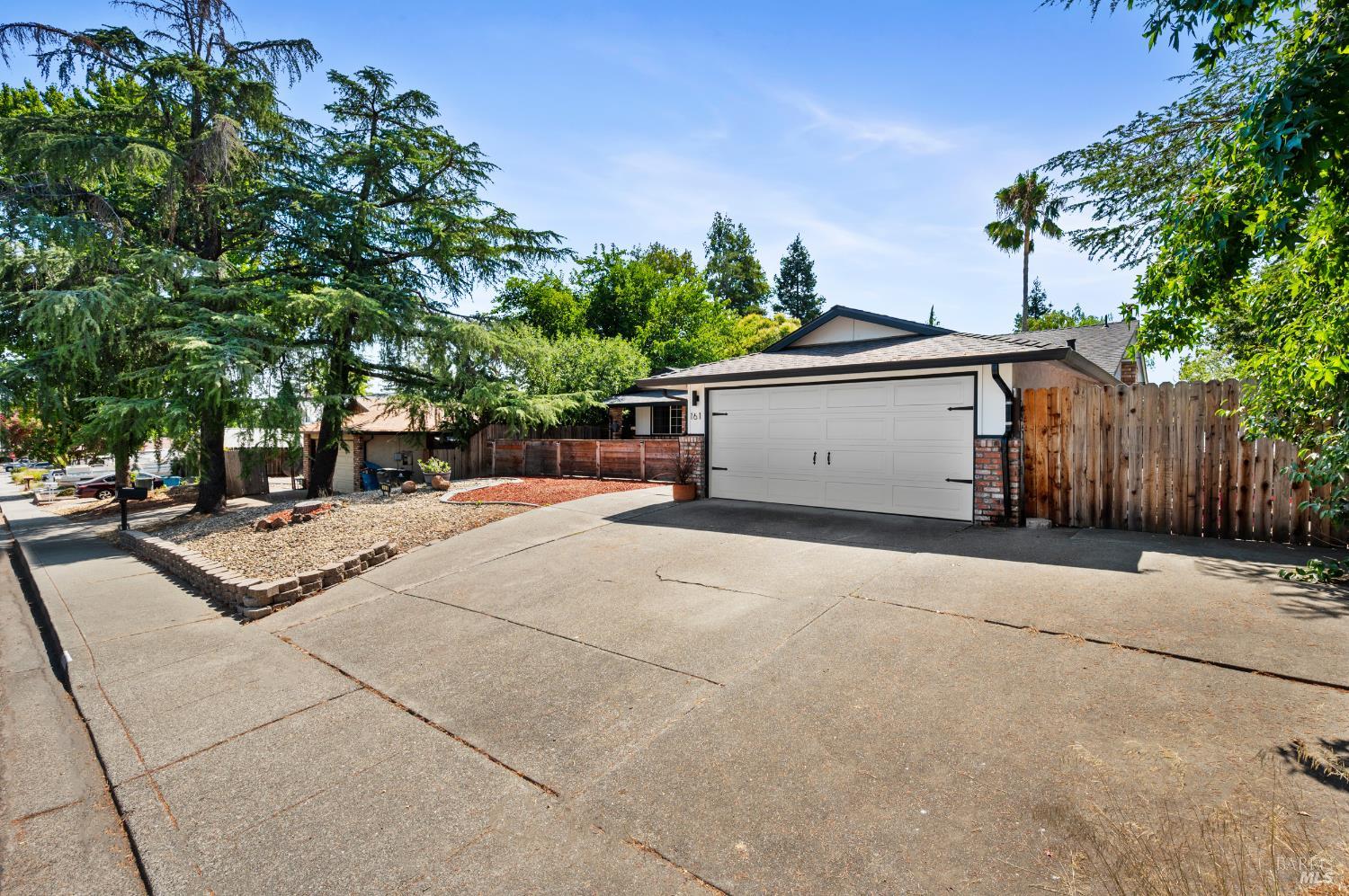 Detail Gallery Image 2 of 37 For 161 Andover Dr, Vacaville,  CA 95687 - 4 Beds | 2 Baths