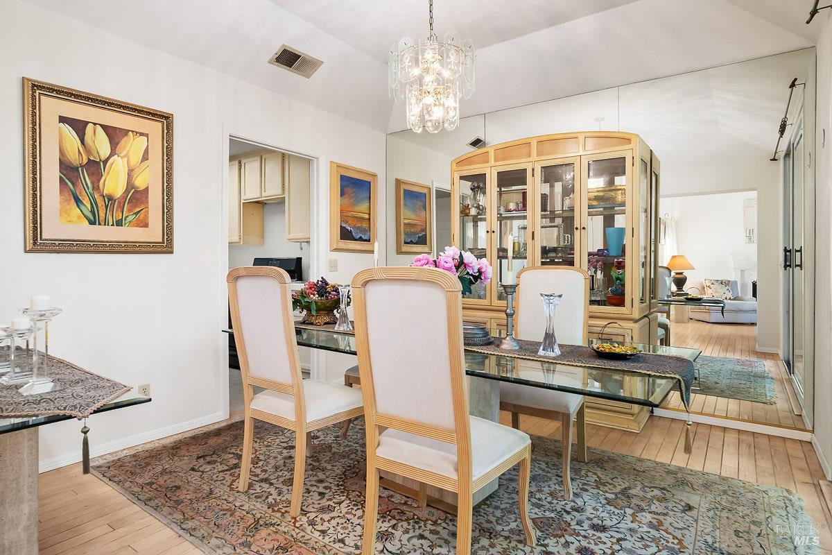 Detail Gallery Image 8 of 26 For 26 Mariners Cir, San Rafael,  CA 94903 - 3 Beds | 3 Baths