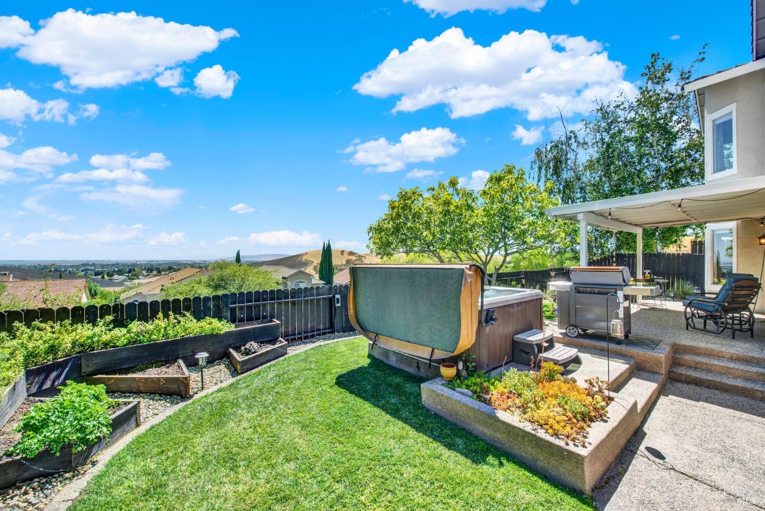 Detail Gallery Image 2 of 79 For 3105 Cherry Valley Cir, Fairfield,  CA 94534 - 5 Beds | 3 Baths