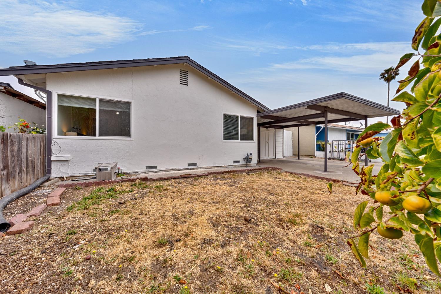 Detail Gallery Image 3 of 32 For 140 Boggs Ct, Vallejo,  CA 94589 - 2 Beds | 2 Baths