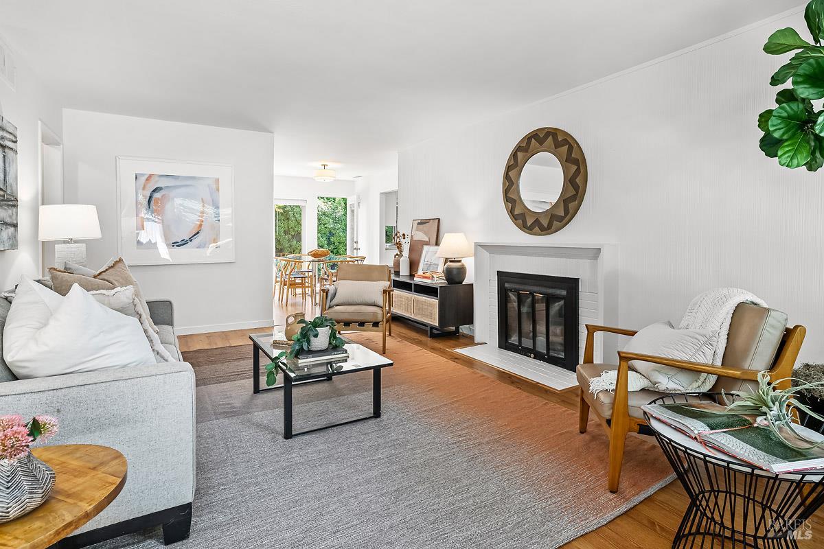 Detail Gallery Image 2 of 23 For 406 Corrillo Dr, San Rafael,  CA 94903 - 3 Beds | 1 Baths