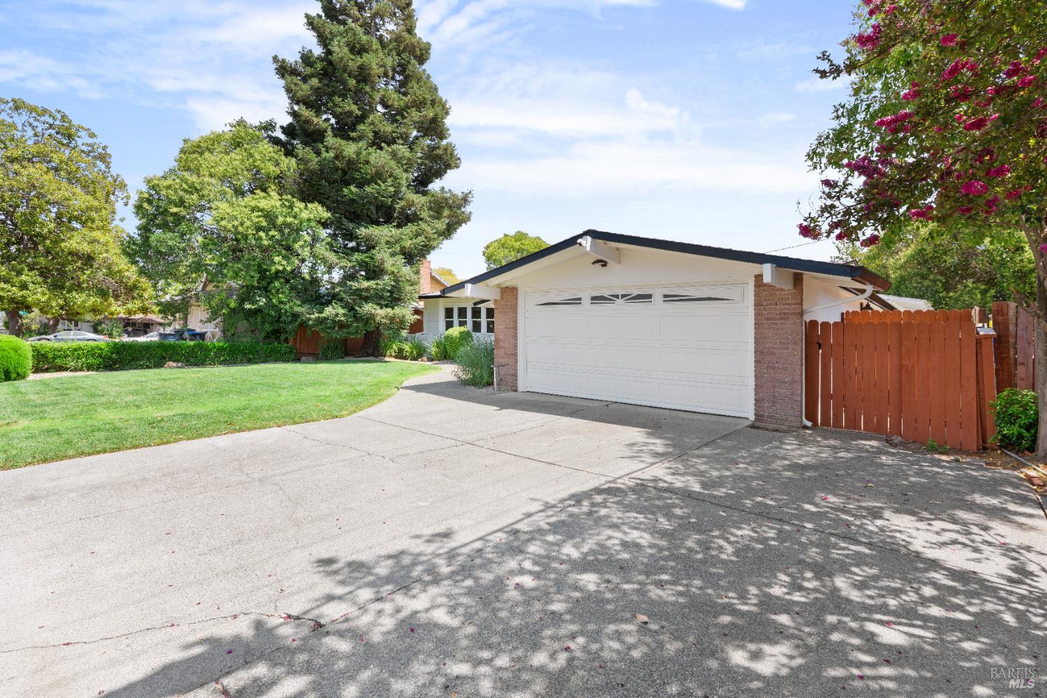 Detail Gallery Image 6 of 41 For 413 Acacia St, Fairfield,  CA 94533 - 3 Beds | 2 Baths