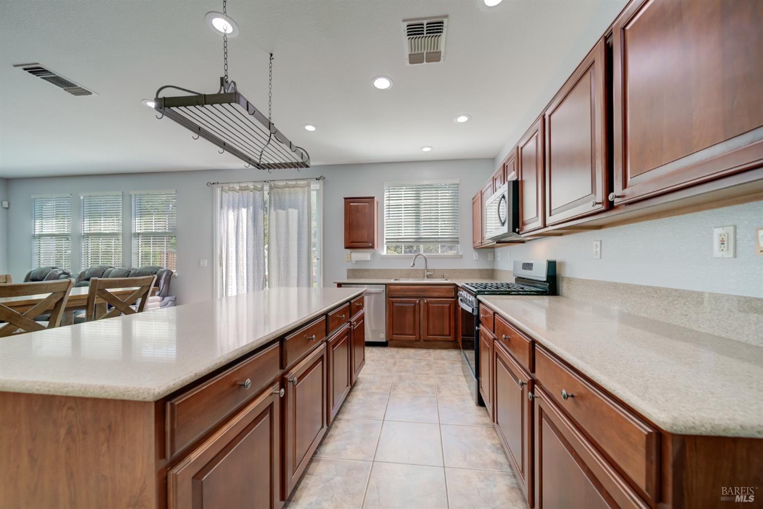 Detail Gallery Image 21 of 57 For 606 Idyllwild Ct, Fairfield,  CA 94534 - 4 Beds | 3 Baths