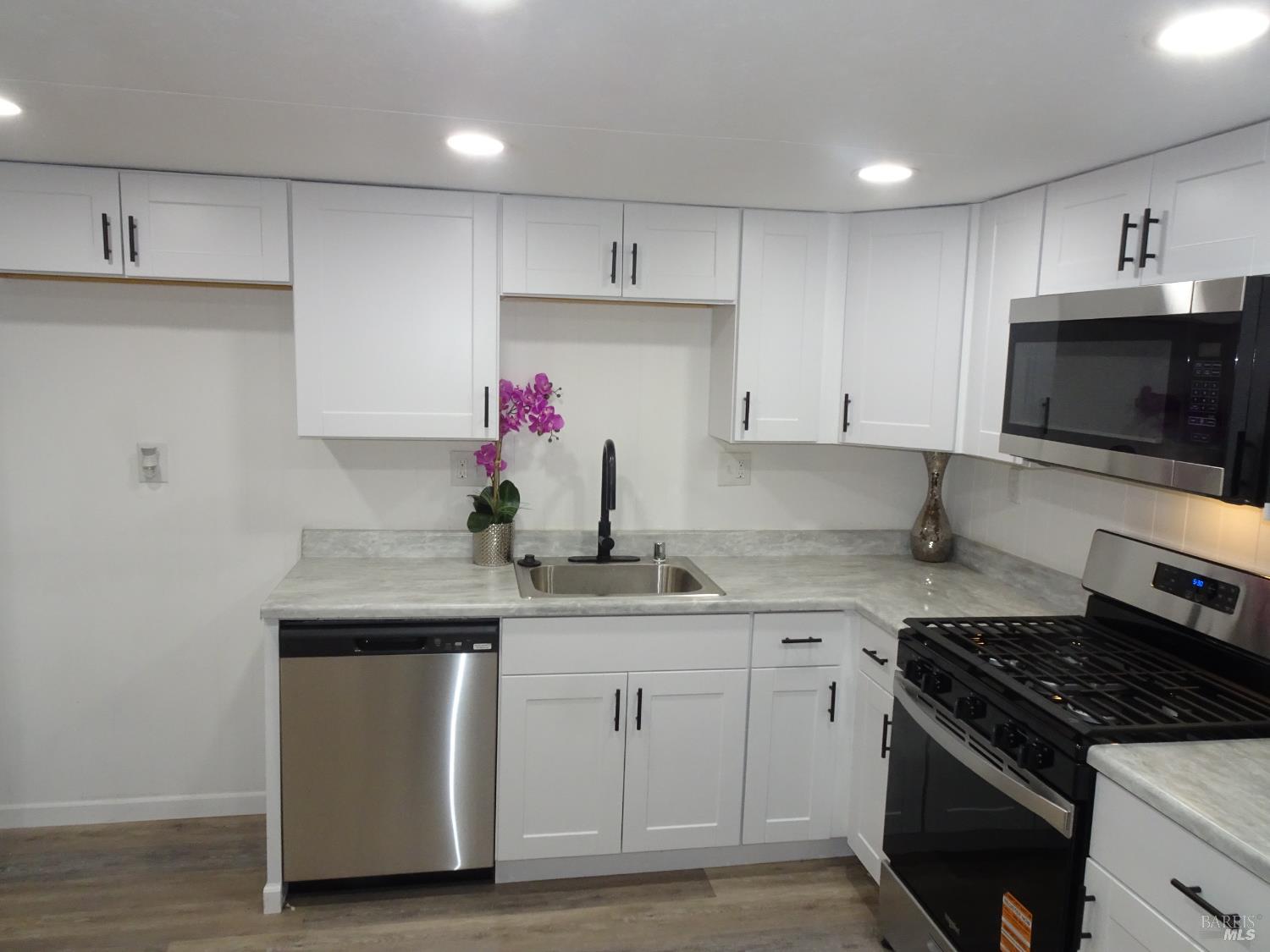 Detail Gallery Image 3 of 58 For 32 Goya Dr, Fairfield,  CA 94534 - 2 Beds | 2 Baths