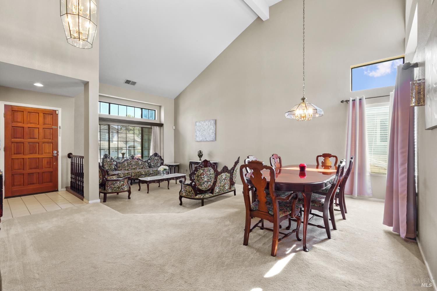Detail Gallery Image 2 of 24 For 410 Newcastle Ct, Vallejo,  CA 94591 - 4 Beds | 2/1 Baths