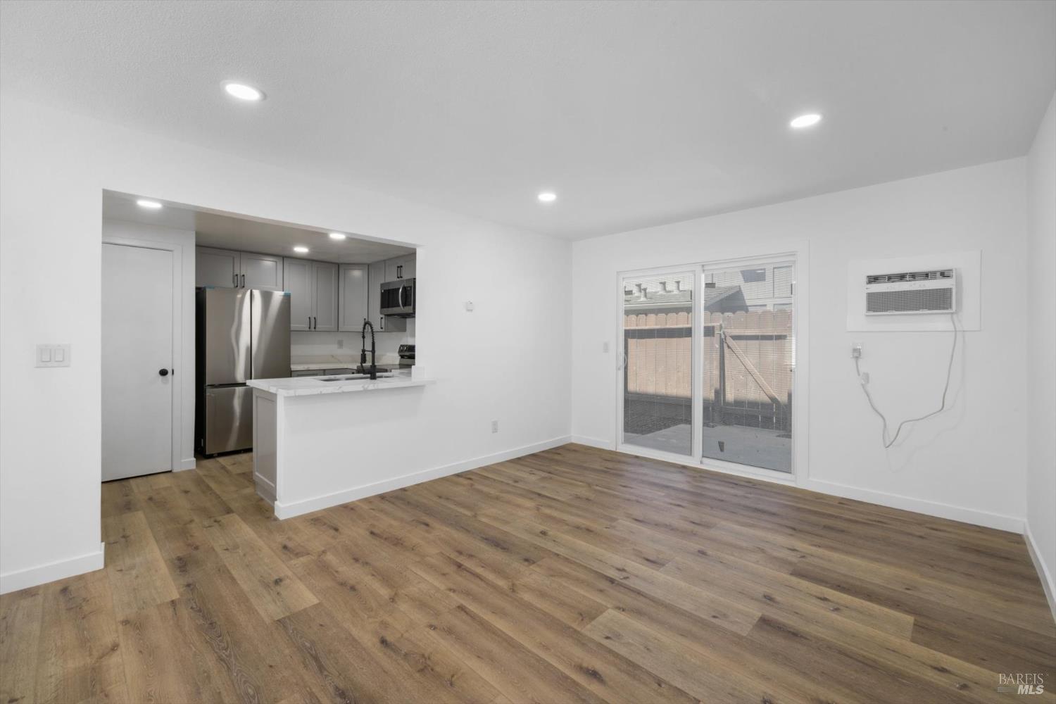 Detail Gallery Image 8 of 27 For 205 Del Luz Ct, Fairfield,  CA 94533 - 3 Beds | 1/1 Baths