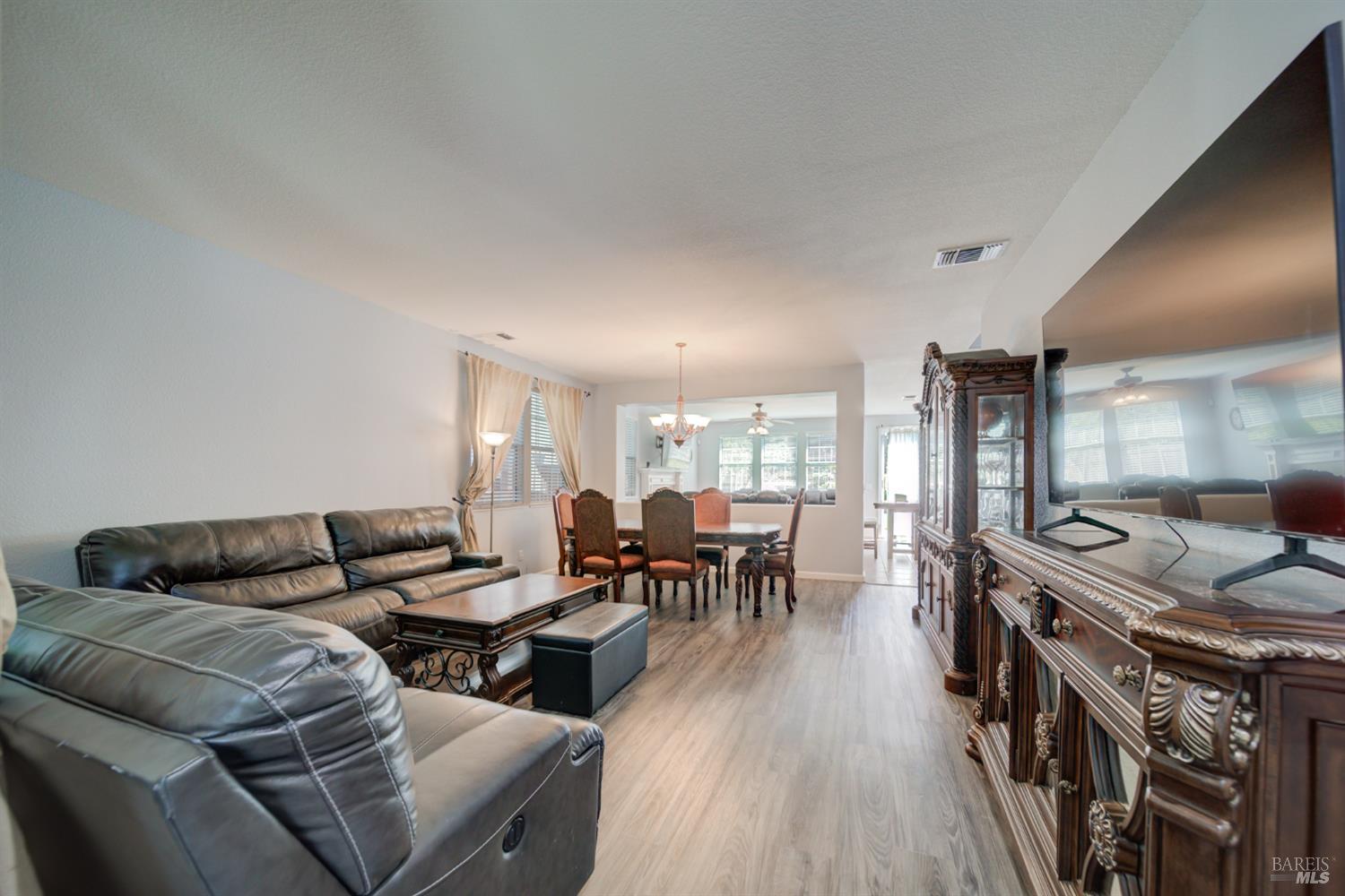 Detail Gallery Image 8 of 57 For 606 Idyllwild Ct, Fairfield,  CA 94534 - 4 Beds | 3 Baths