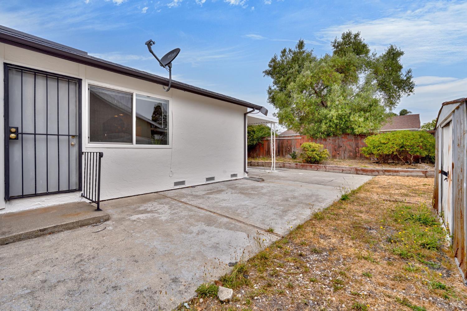 Detail Gallery Image 4 of 32 For 140 Boggs Ct, Vallejo,  CA 94589 - 2 Beds | 2 Baths