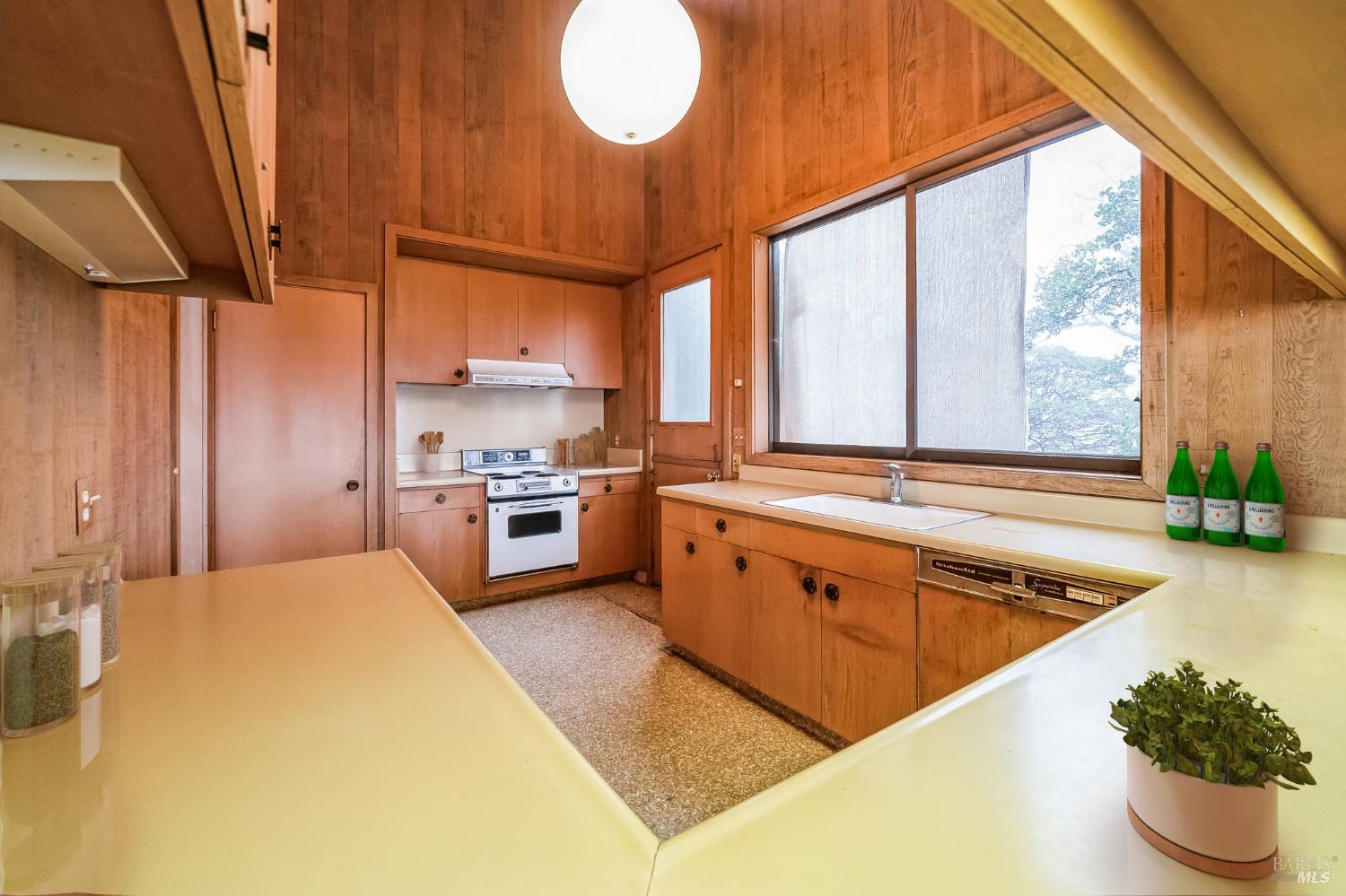 Detail Gallery Image 24 of 52 For 2000 Whitehall Ln, Saint Helena,  CA 94574 - 1 Beds | 2 Baths
