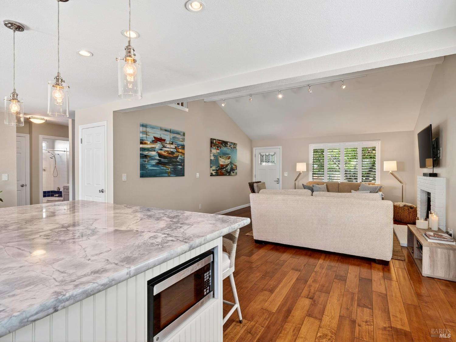 Detail Gallery Image 4 of 46 For 245 Hummingbird Ct, Healdsburg,  CA 95448 - 4 Beds | 2 Baths
