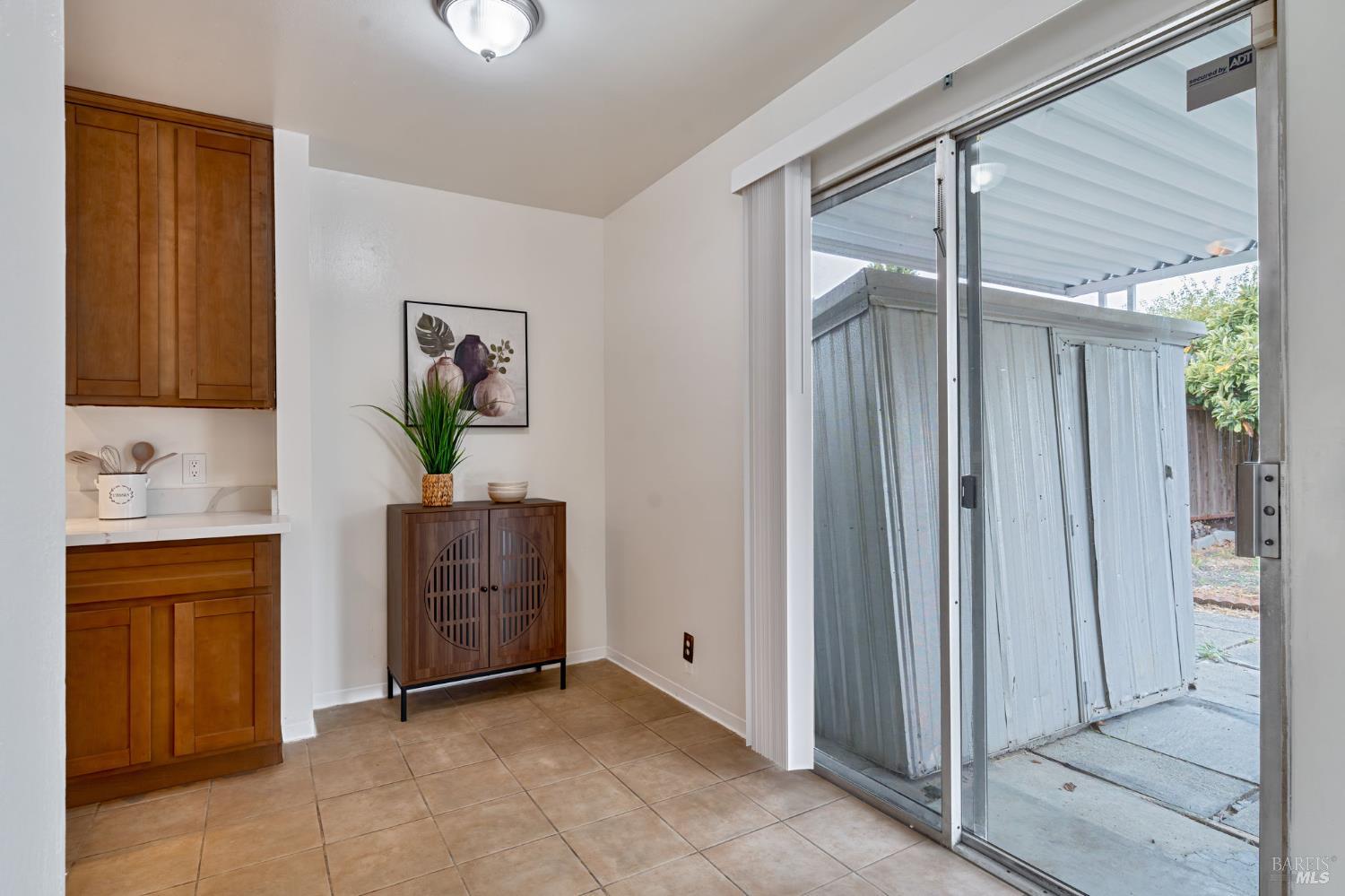 Detail Gallery Image 9 of 32 For 140 Boggs Ct, Vallejo,  CA 94589 - 2 Beds | 2 Baths
