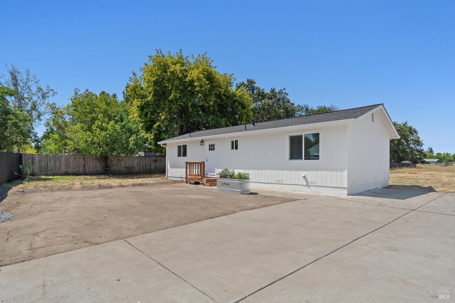 Detail Gallery Image 17 of 28 For 1055 S Wright Rd, Santa Rosa,  CA 95407 - 7 Beds | 3/1 Baths