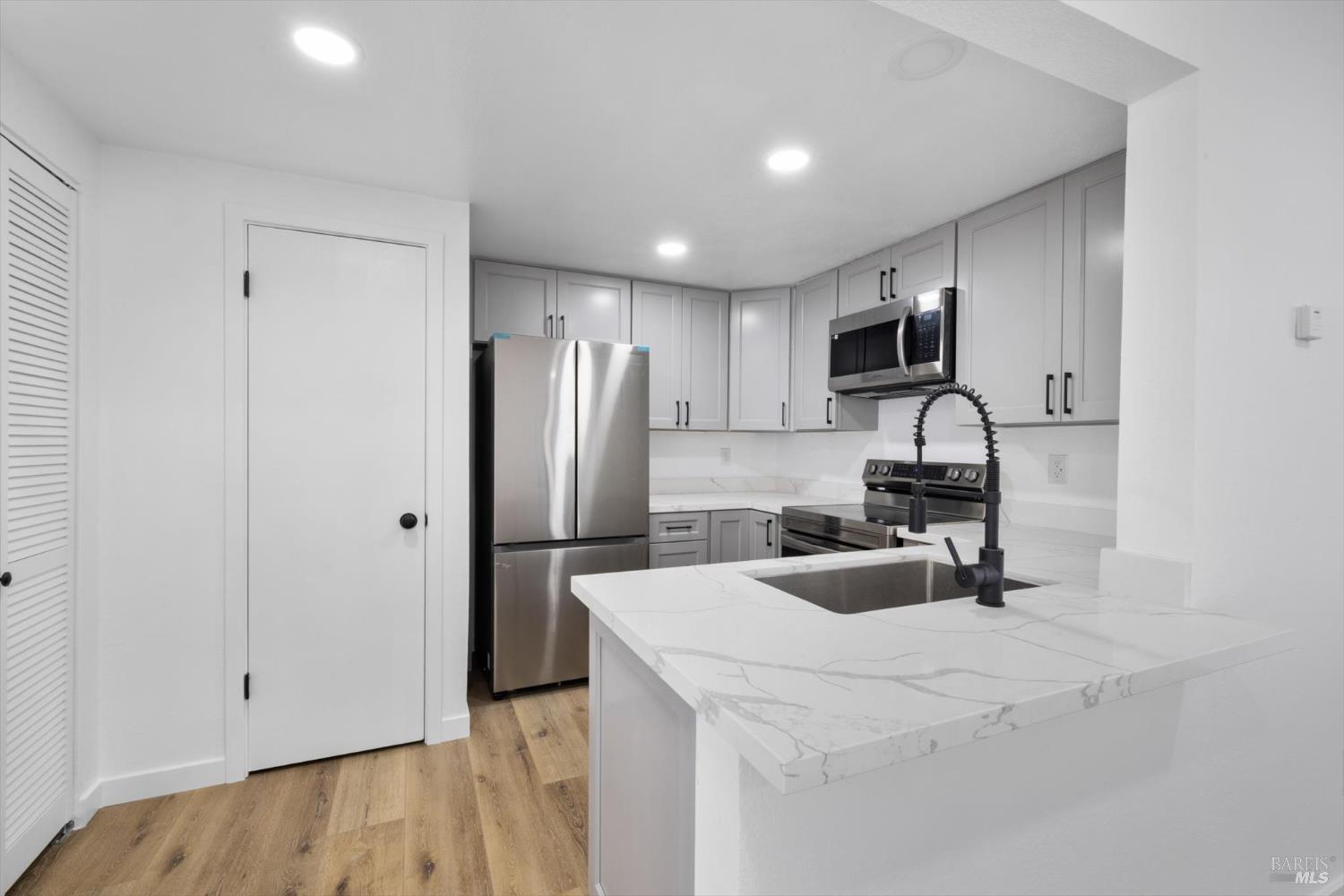 Detail Gallery Image 10 of 27 For 205 Del Luz Ct, Fairfield,  CA 94533 - 3 Beds | 1/1 Baths