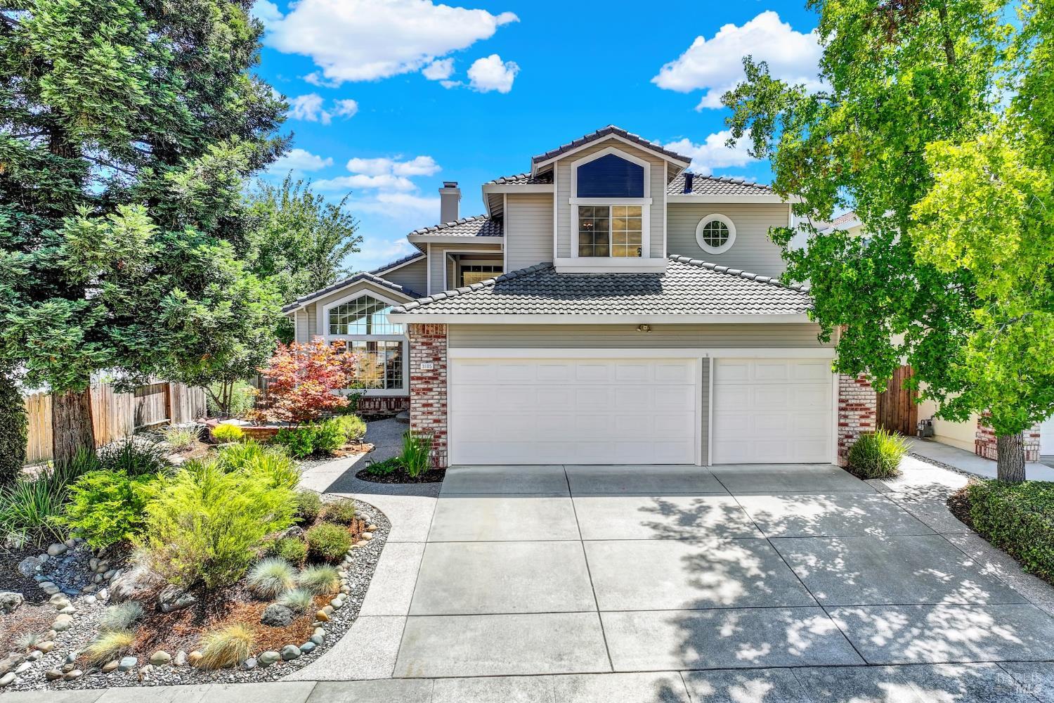 Detail Gallery Image 1 of 79 For 3105 Cherry Valley Cir, Fairfield,  CA 94534 - 5 Beds | 3 Baths