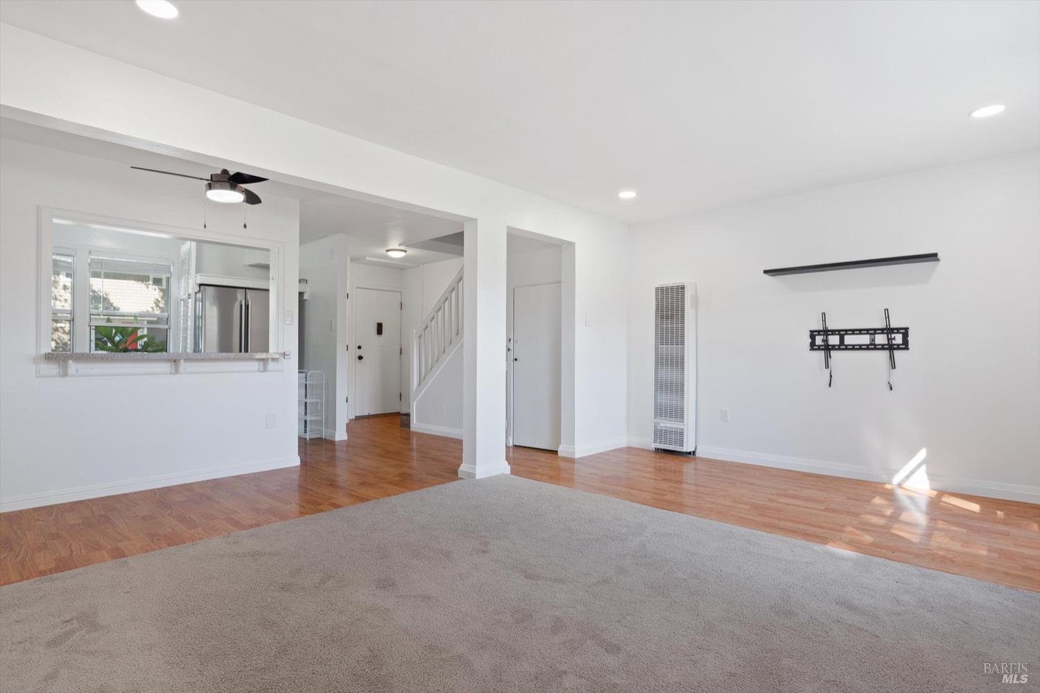 Detail Gallery Image 5 of 14 For 28 Lovejoy Way, Novato,  CA 94949 - 3 Beds | 1 Baths