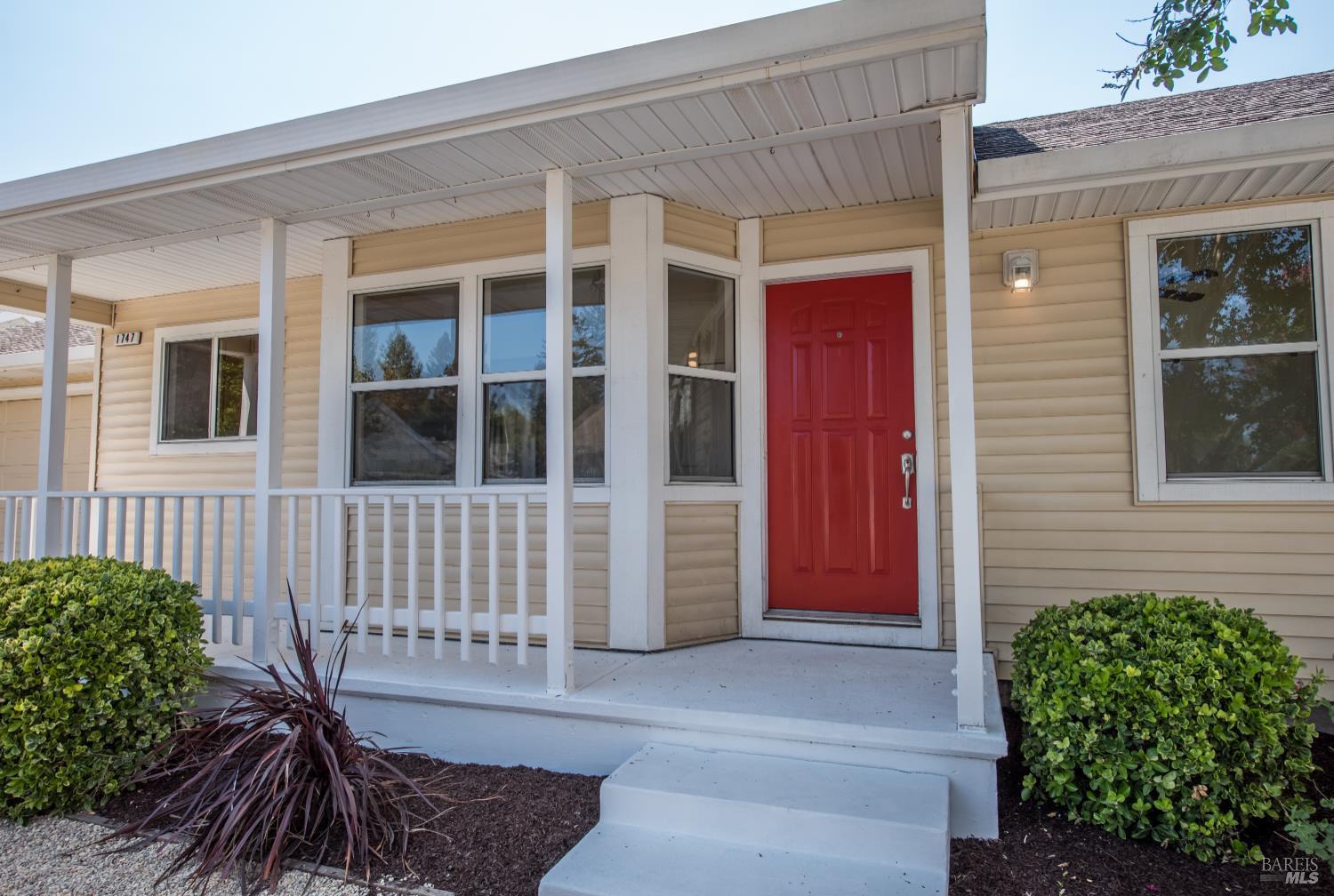 Detail Gallery Image 4 of 31 For 1747 Eardley Ave, Santa Rosa,  CA 95401 - 2 Beds | 2 Baths