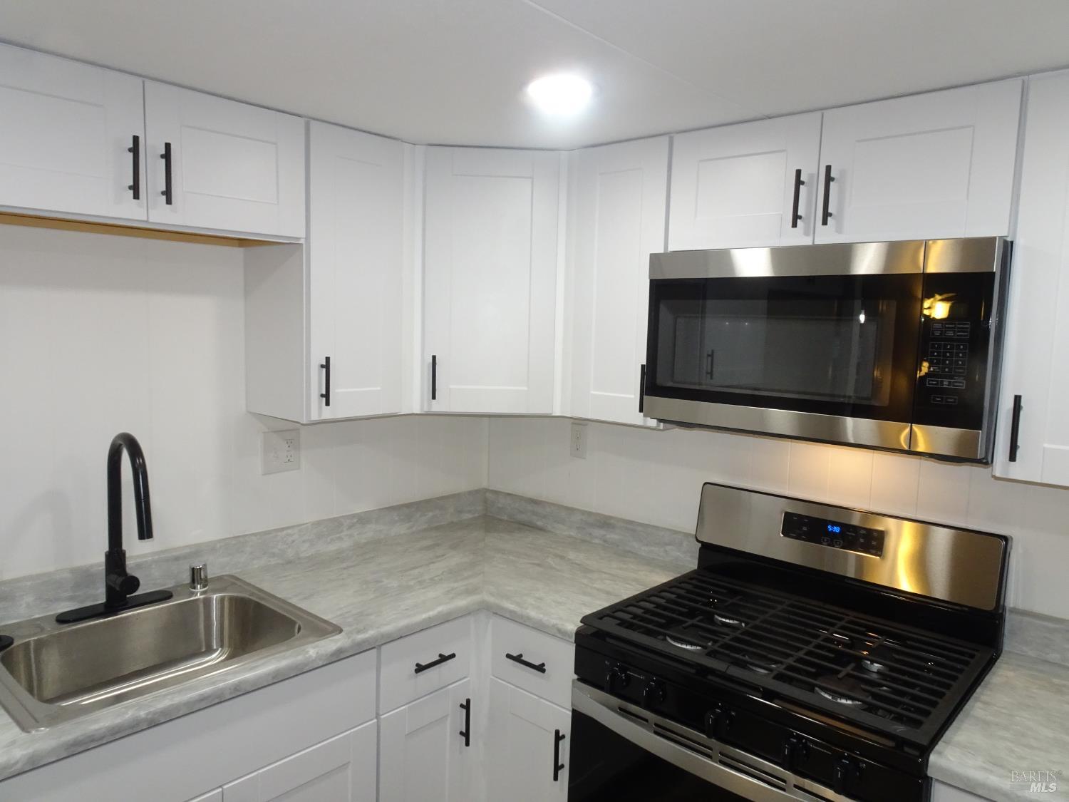 Detail Gallery Image 4 of 58 For 32 Goya Dr, Fairfield,  CA 94534 - 2 Beds | 2 Baths