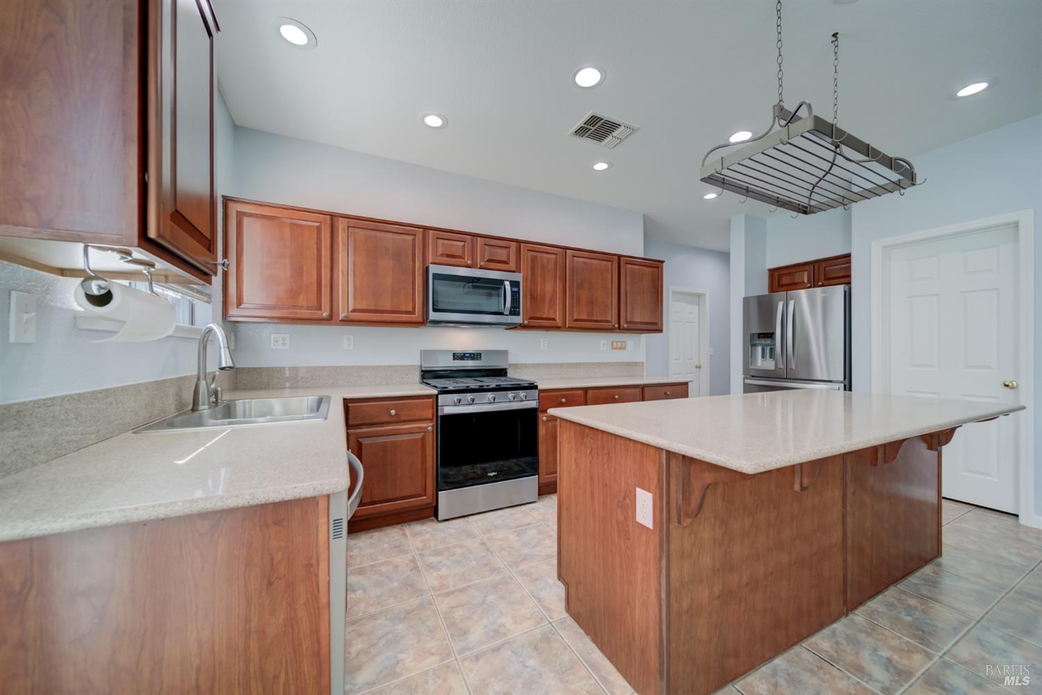 Detail Gallery Image 18 of 57 For 606 Idyllwild Ct, Fairfield,  CA 94534 - 4 Beds | 3 Baths