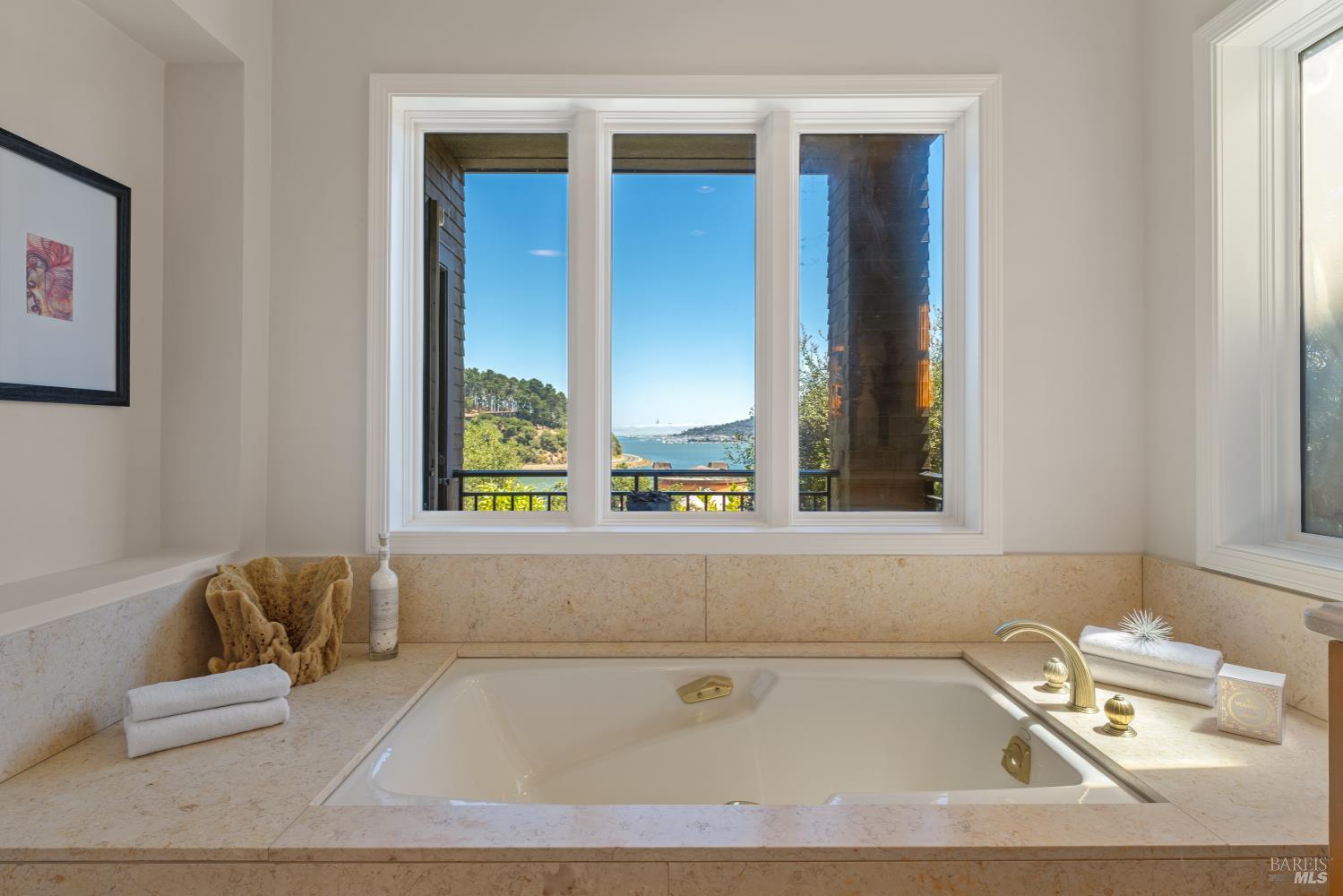 Detail Gallery Image 27 of 41 For 62 De Silva Island Dr, Mill Valley,  CA 94941 - 2 Beds | 2/1 Baths