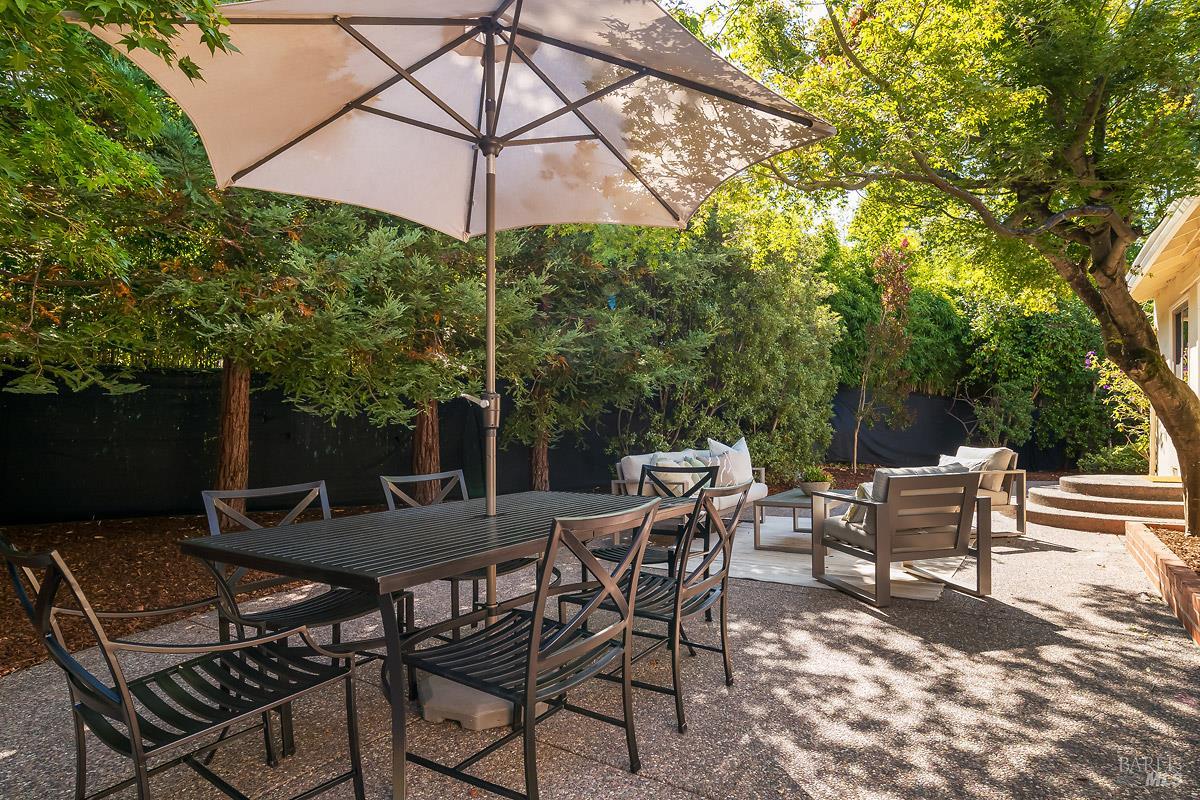 Detail Gallery Image 18 of 23 For 406 Corrillo Dr, San Rafael,  CA 94903 - 3 Beds | 1 Baths