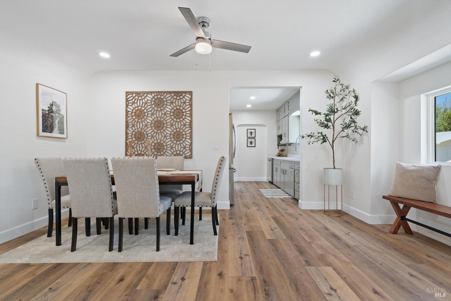 Detail Gallery Image 4 of 28 For 1055 S Wright Rd, Santa Rosa,  CA 95407 - 7 Beds | 3/1 Baths