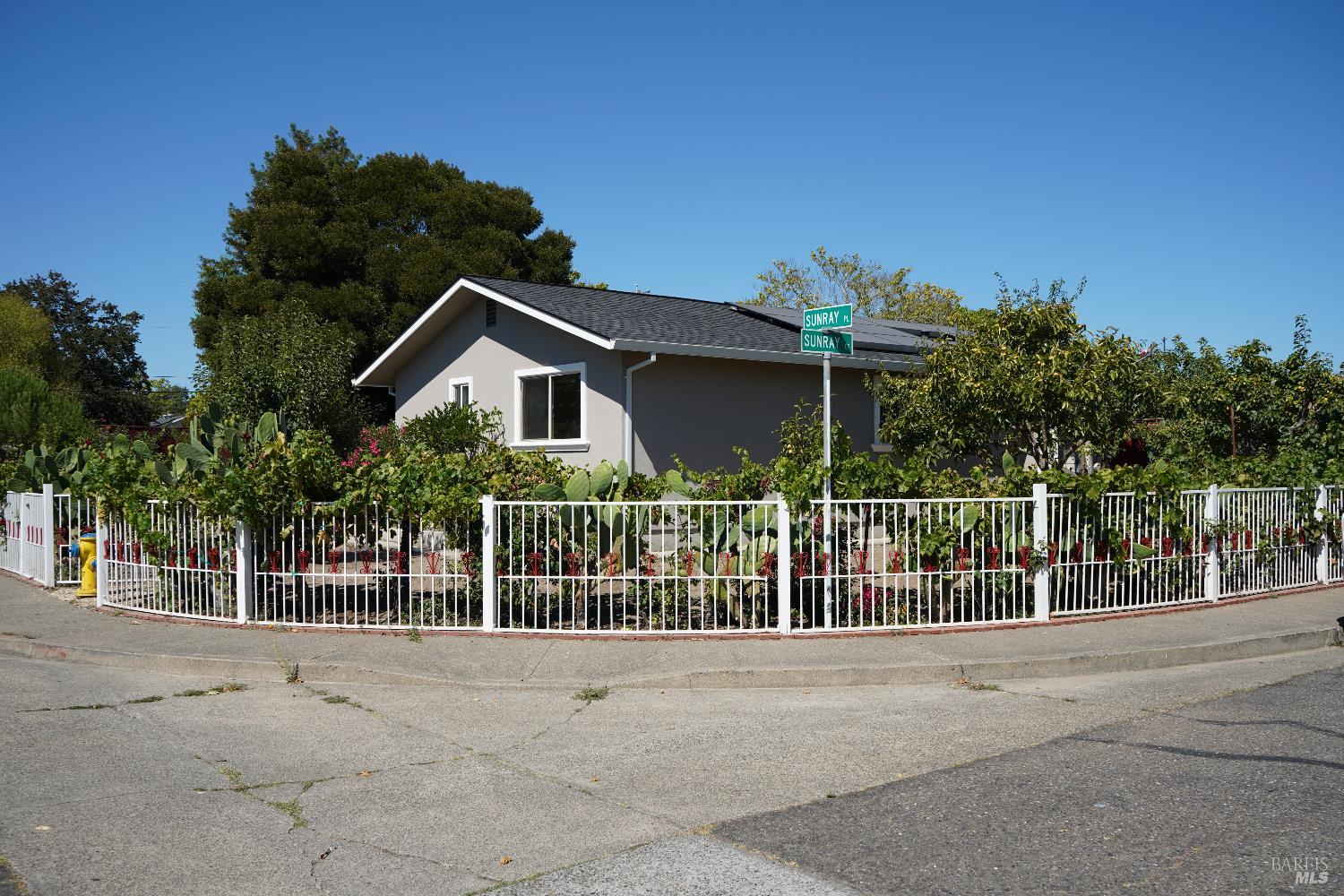 Detail Gallery Image 7 of 57 For 9896 Sunray Pl, Windsor,  CA 95492 - 4 Beds | 2 Baths